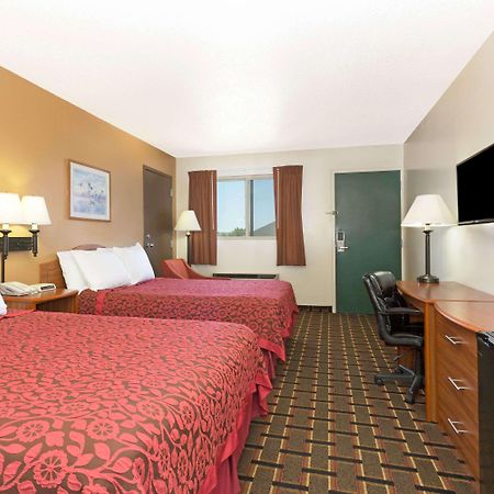Days Inn By Wyndham Paxton Exterior photo