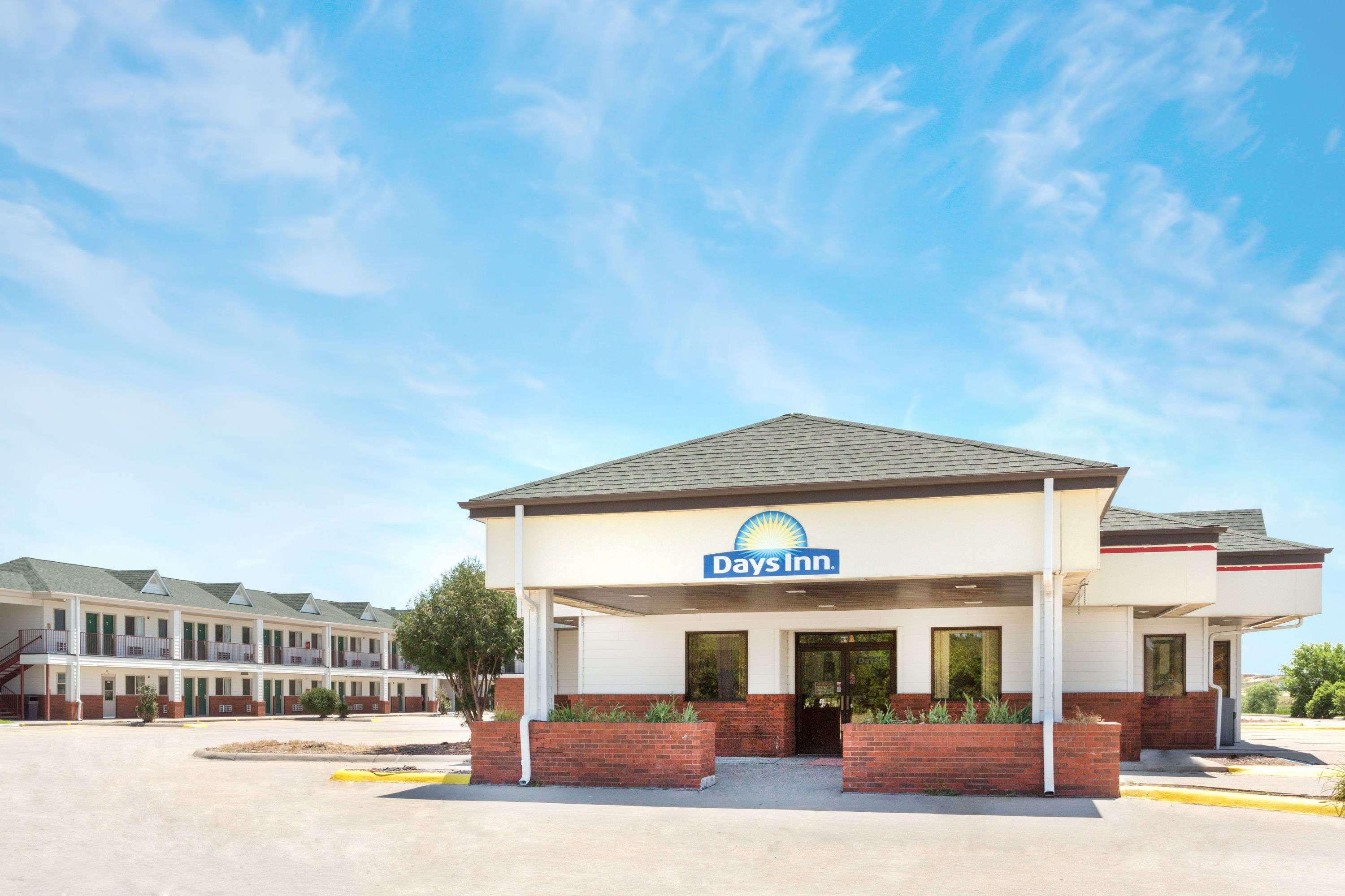 Days Inn By Wyndham Paxton Exterior photo