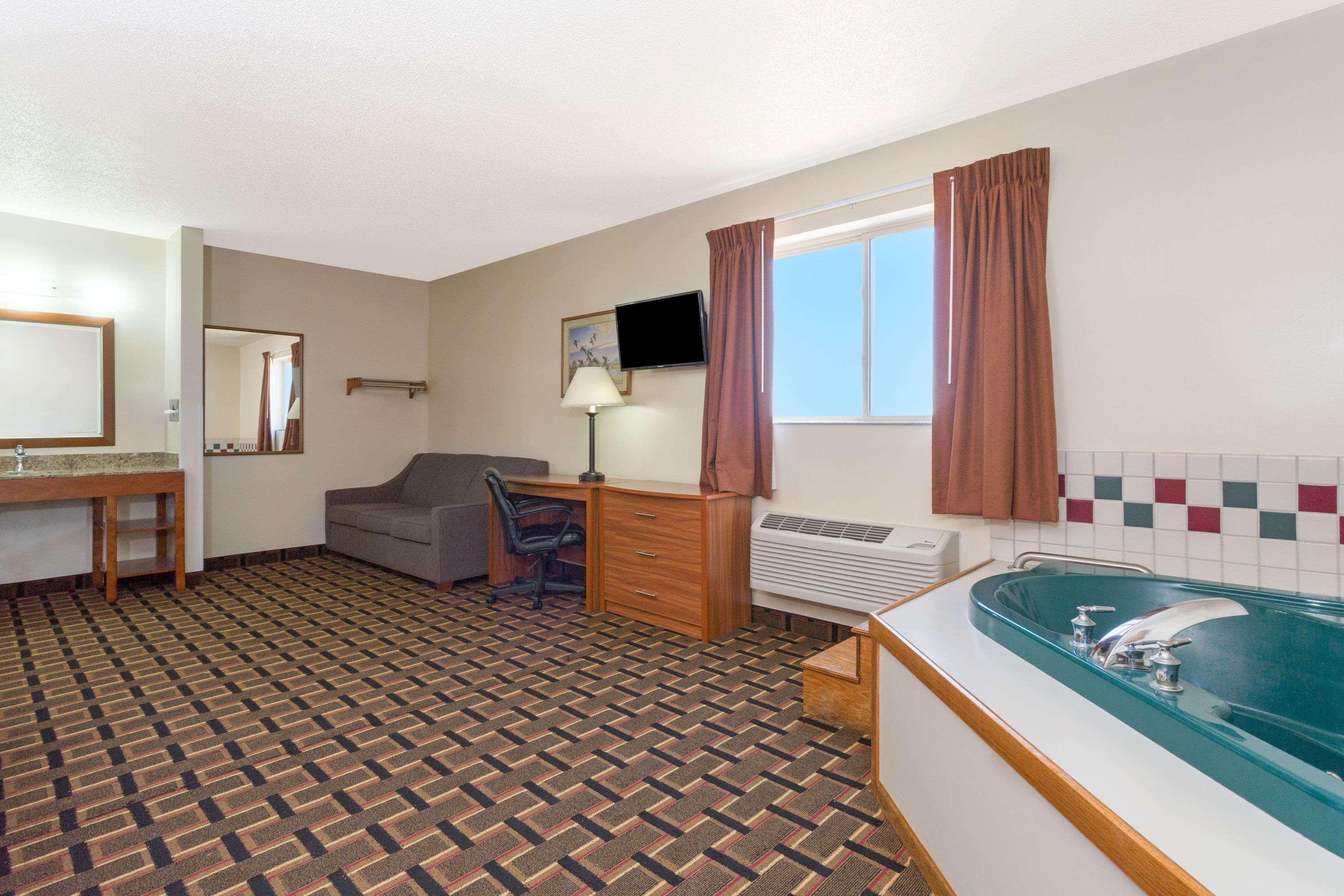 Days Inn By Wyndham Paxton Exterior photo